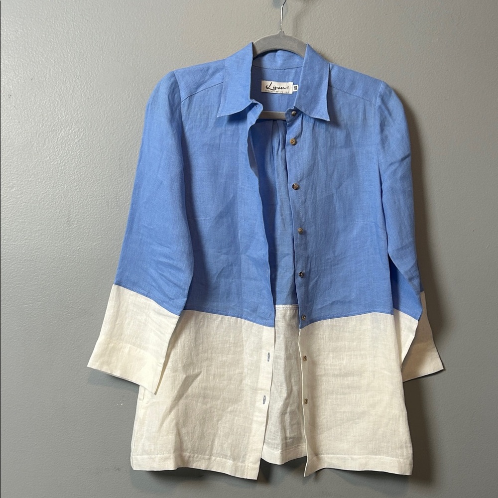 Ilinen woven button down shirt in two colors blue and white XS Button-Up Shirt